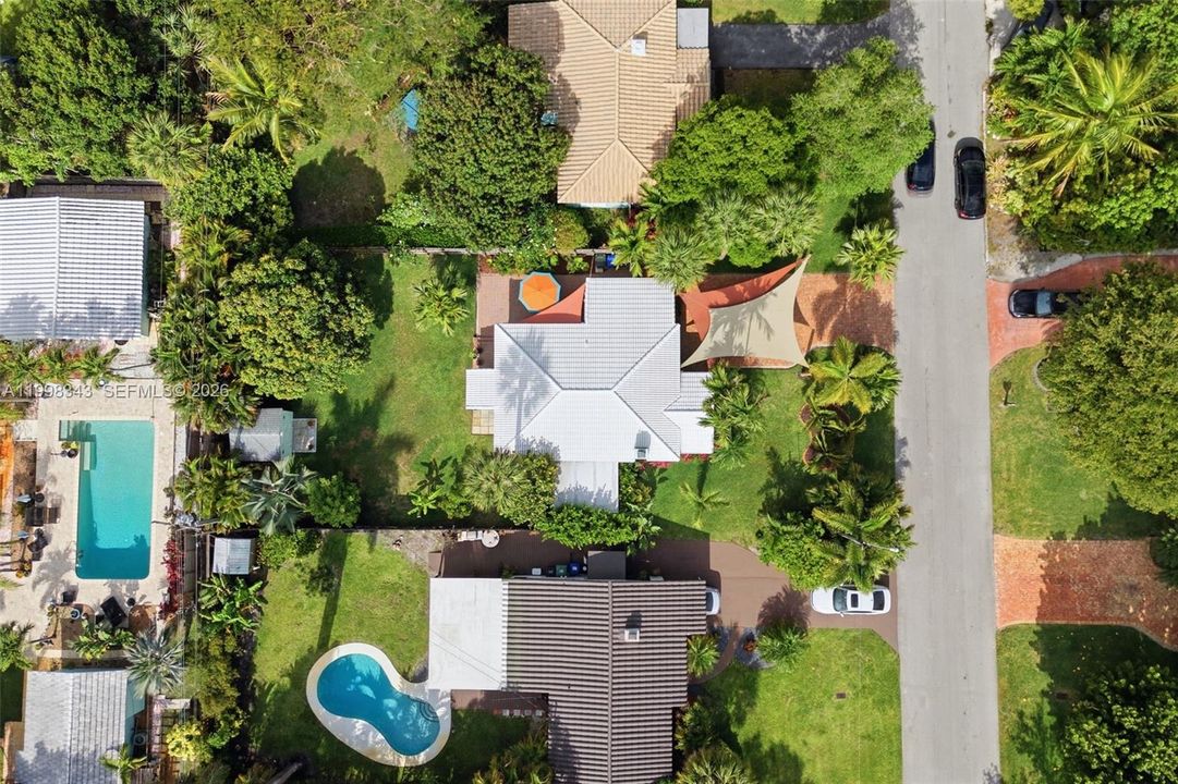 Под контрактом: $599,999 (2 спален, 1 ванн, 1116 Квадратных фут)