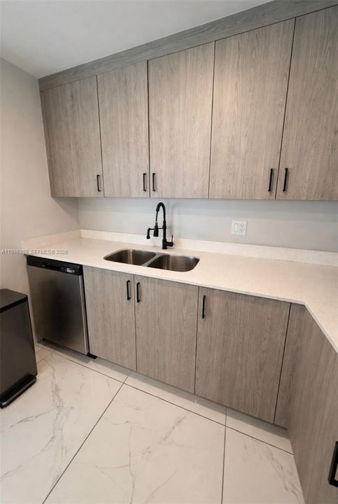 На продажу: $405,000 (4 спален, 3 ванн, 1398 Квадратных фут)