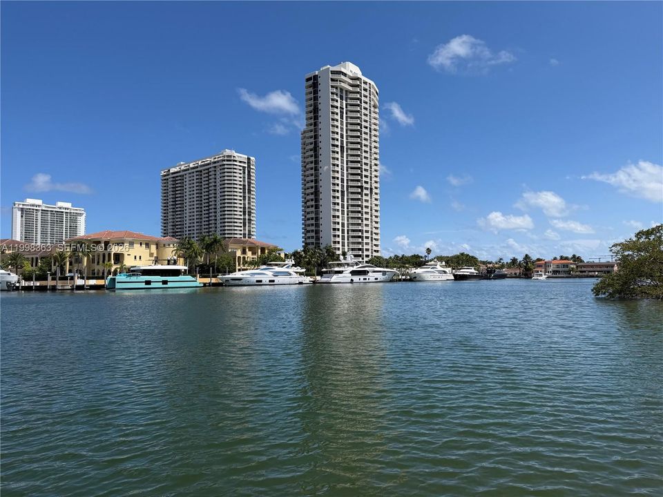 For Sale: $170,000 (1 beds, 1 baths, 763 Square Feet)