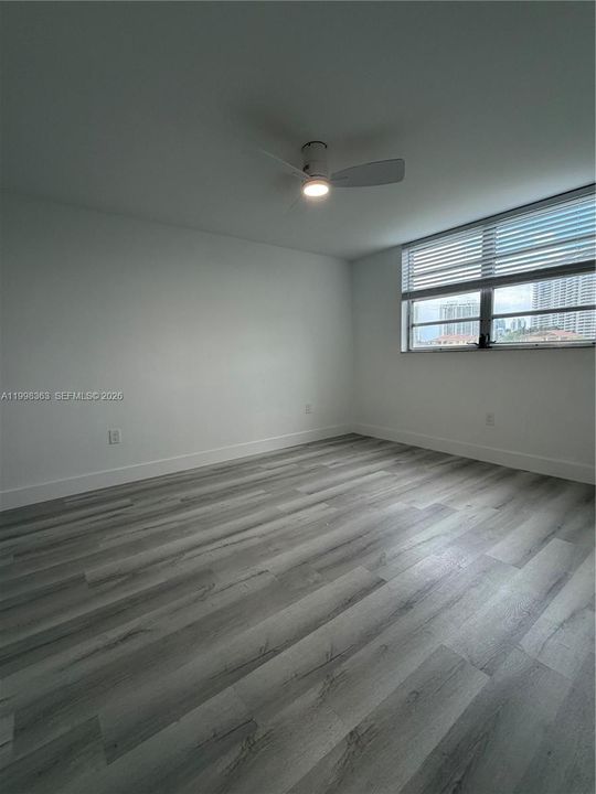 For Sale: $170,000 (1 beds, 1 baths, 763 Square Feet)