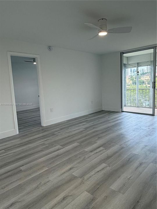 For Sale: $170,000 (1 beds, 1 baths, 763 Square Feet)