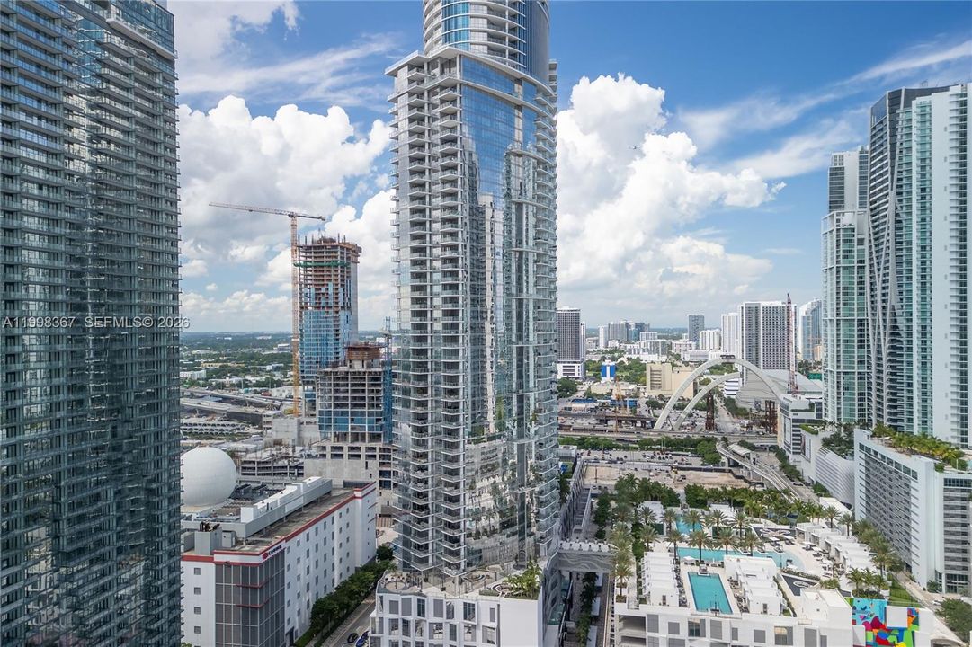 For Sale: $1,275,000 (3 beds, 3 baths, 1633 Square Feet)