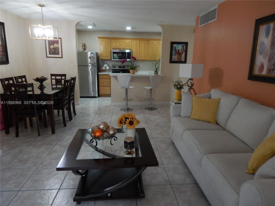 Active With Contract: $299,000 (2 beds, 2 baths, 1060 Square Feet)