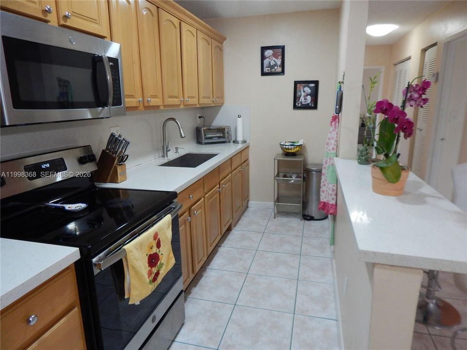 Active With Contract: $299,000 (2 beds, 2 baths, 1060 Square Feet)