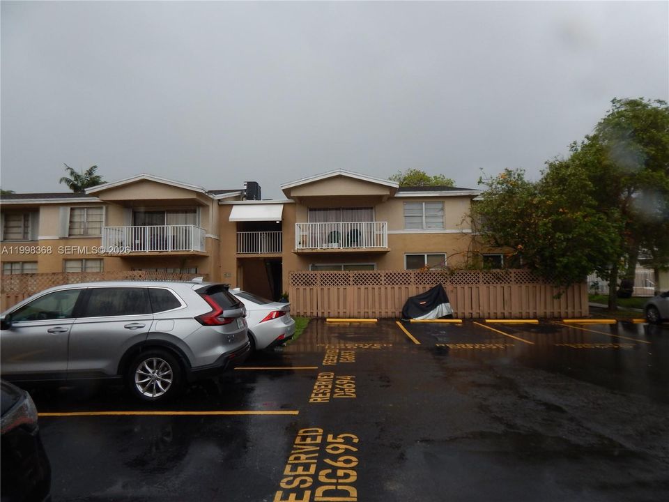 Active With Contract: $299,000 (2 beds, 2 baths, 1060 Square Feet)