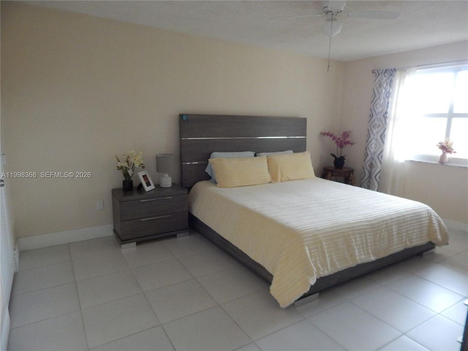 Active With Contract: $299,000 (2 beds, 2 baths, 1060 Square Feet)