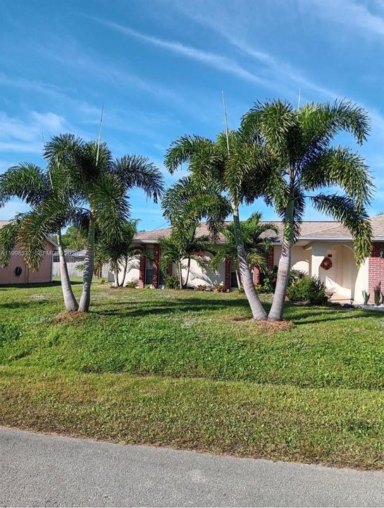For Sale: $360,000 (4 beds, 2 baths, 2008 Square Feet)