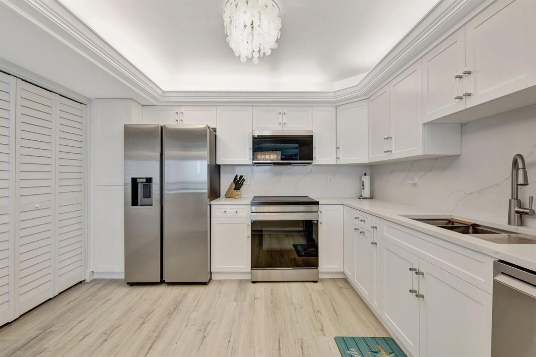 1102 Kitchen 3