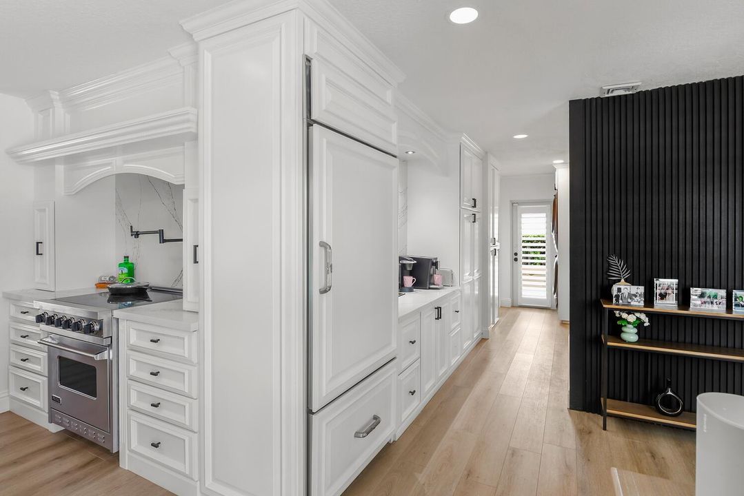 4030 NE 25th Ave Lighthouse-large-014-04