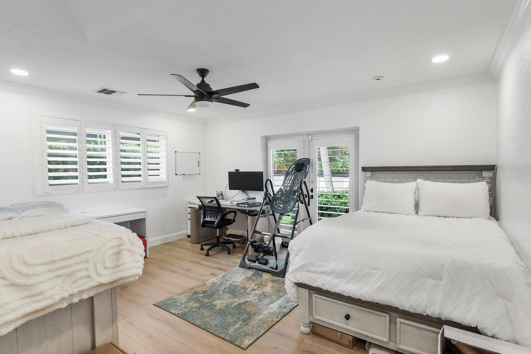 4030 NE 25th Ave Lighthouse-large-016-04
