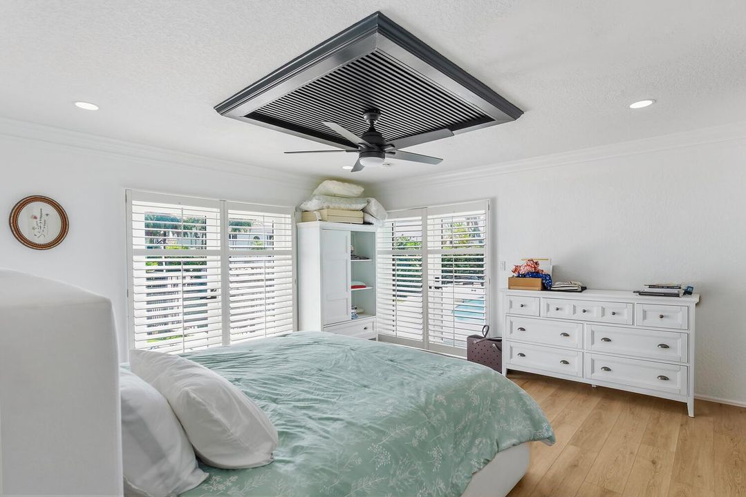 4030 NE 25th Ave Lighthouse-large-021-05