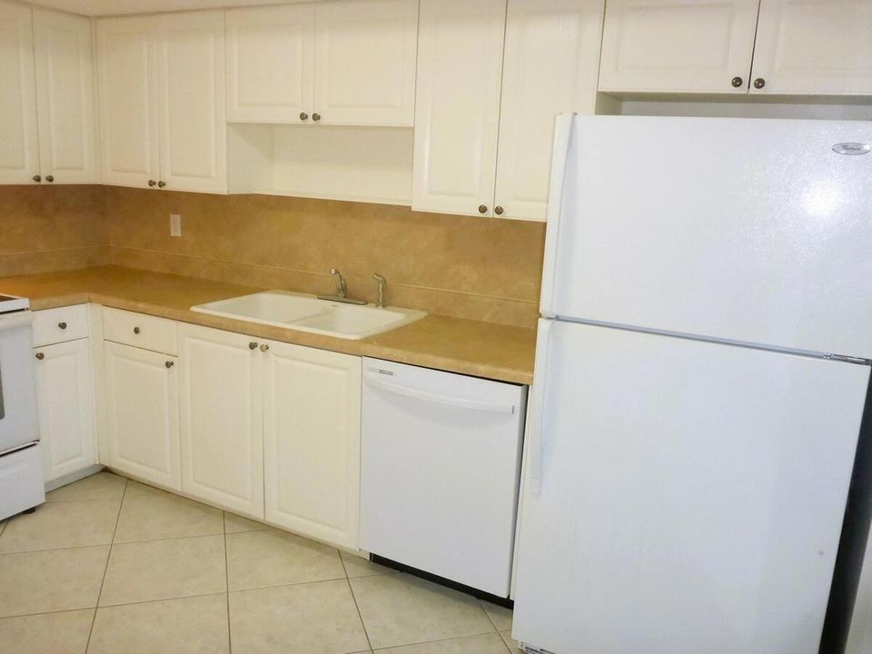 Jupiter Lakes Kitchen 3