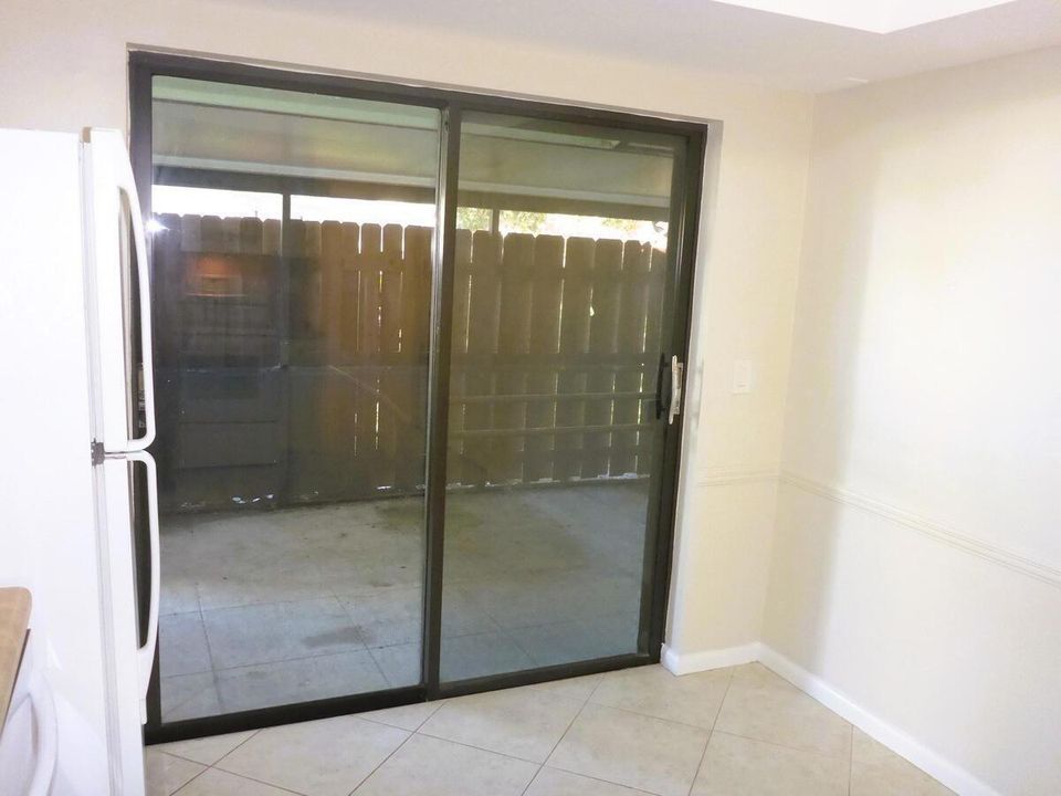 Kitchen/screened patio