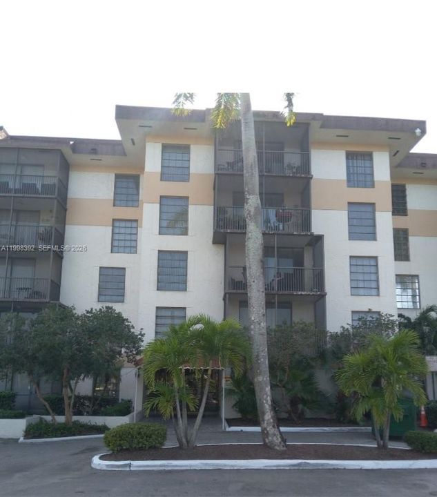 For Sale: $105,500 (1 beds, 1 baths, 833 Square Feet)