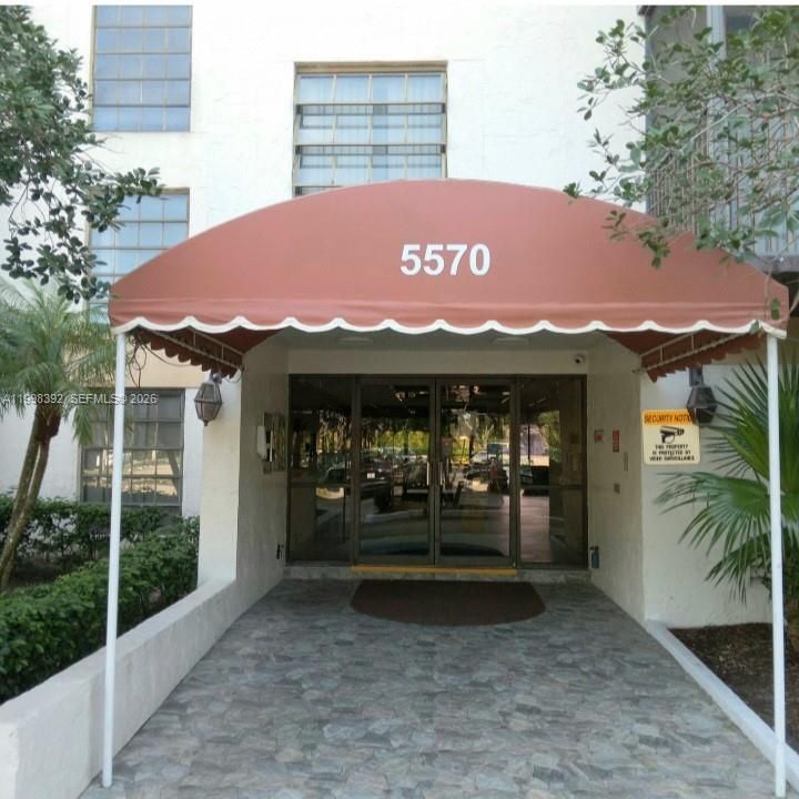 For Sale: $105,500 (1 beds, 1 baths, 833 Square Feet)