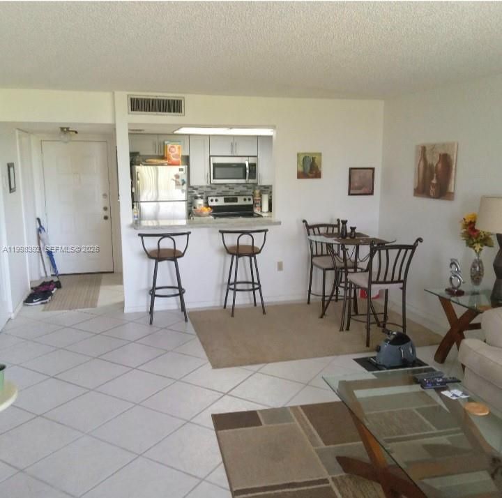 For Sale: $105,500 (1 beds, 1 baths, 833 Square Feet)