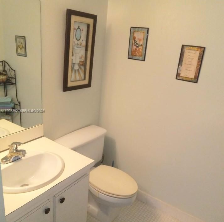 For Sale: $105,500 (1 beds, 1 baths, 833 Square Feet)