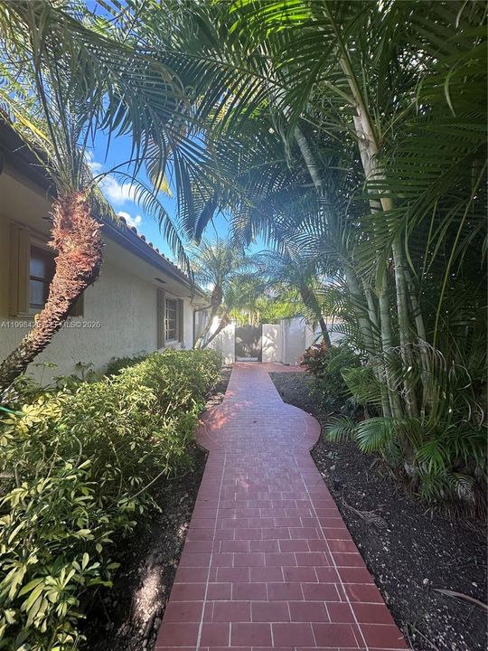 For Rent: $5,400 (4 beds, 3 baths, 3152 Square Feet)