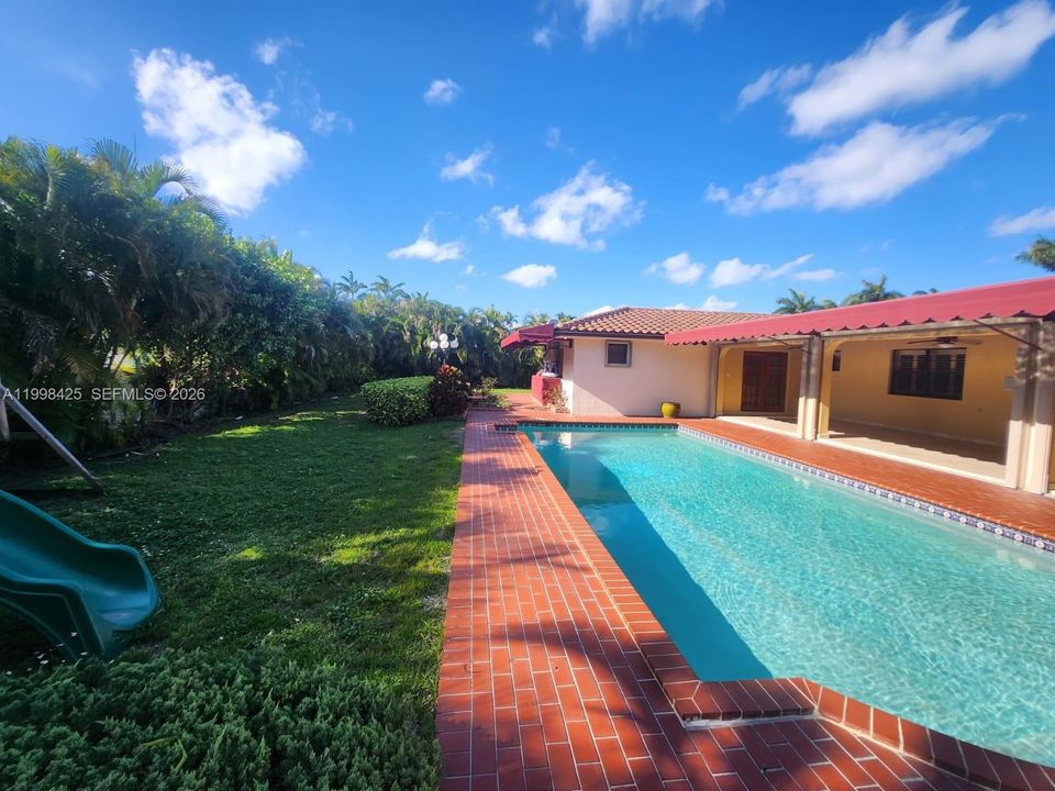 For Rent: $5,400 (4 beds, 3 baths, 3152 Square Feet)