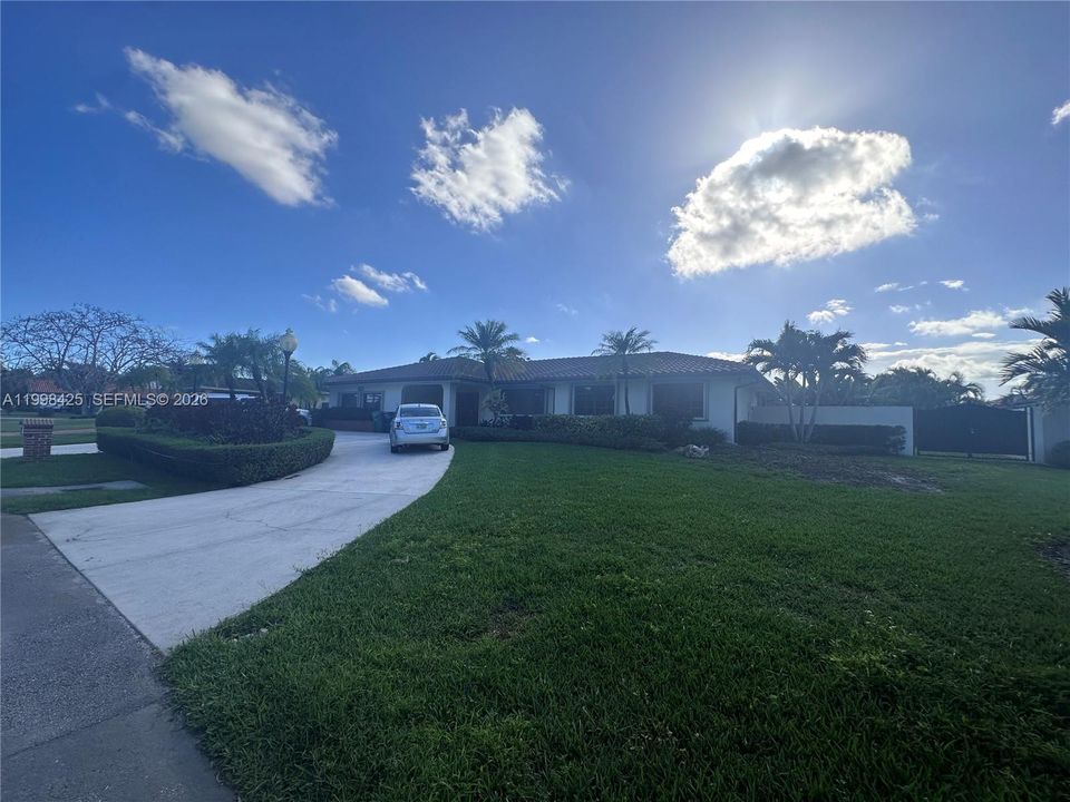 For Rent: $5,400 (4 beds, 3 baths, 3152 Square Feet)