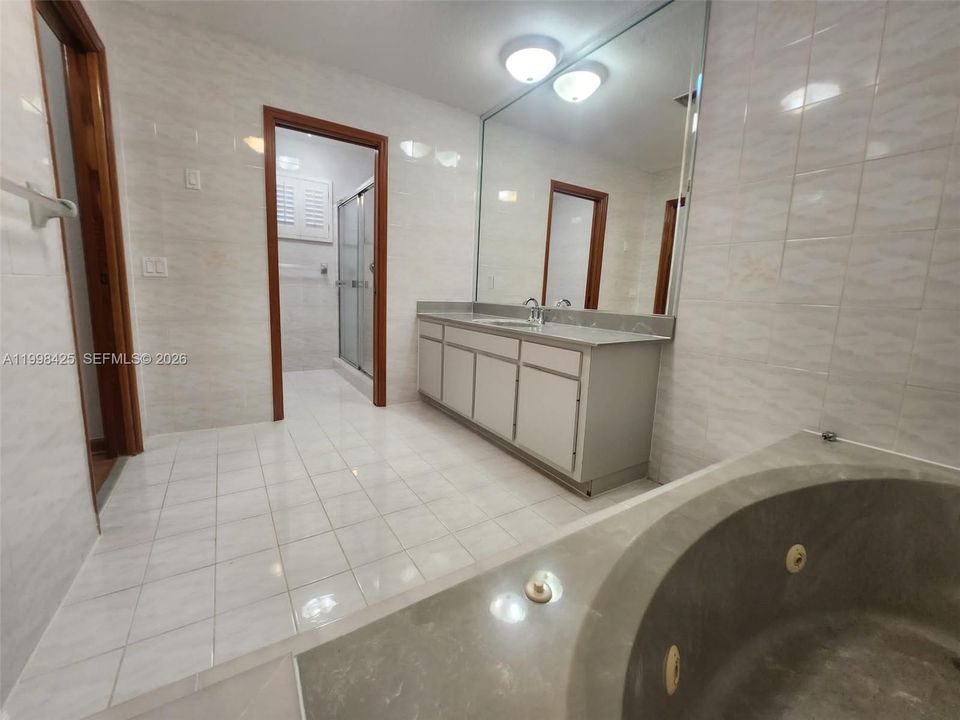 For Rent: $5,400 (4 beds, 3 baths, 3152 Square Feet)
