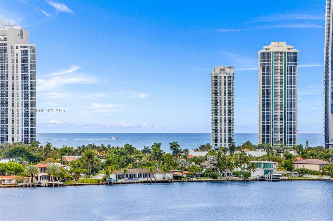 Недавно продано: $1,699,000 (4 спален, 5 ванн, 2559 Квадратных фут)