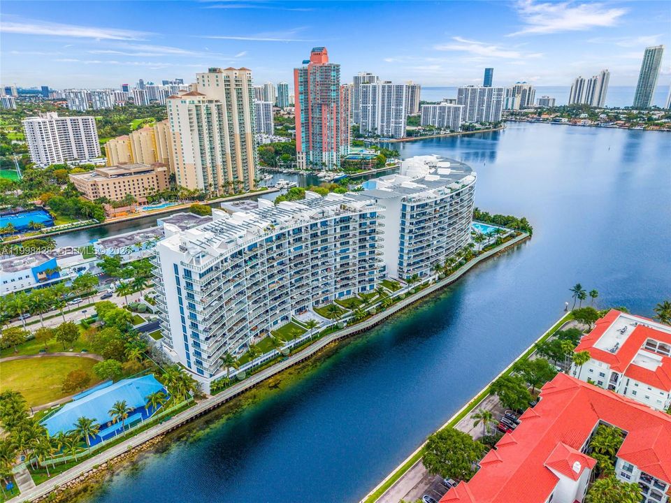 Недавно продано: $1,699,000 (4 спален, 5 ванн, 2559 Квадратных фут)