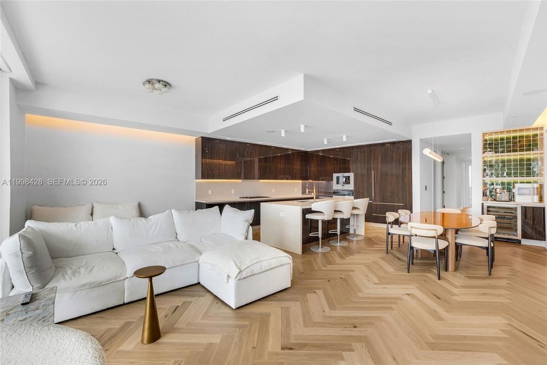 Недавно продано: $1,699,000 (4 спален, 5 ванн, 2559 Квадратных фут)