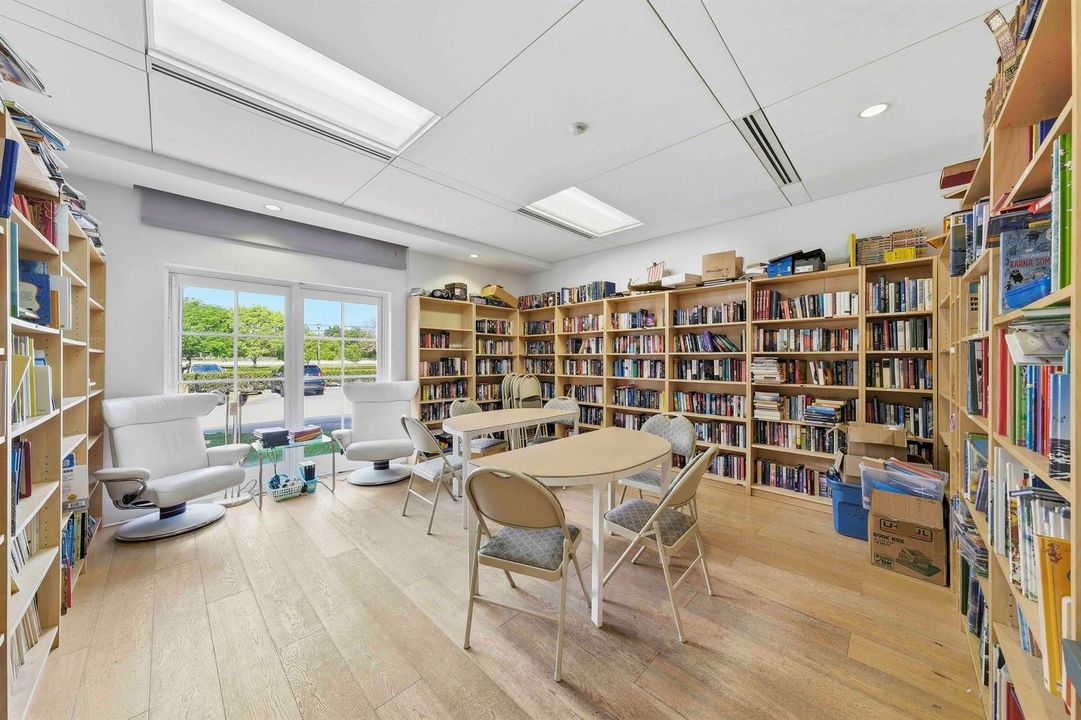Commuity Center:Offices3