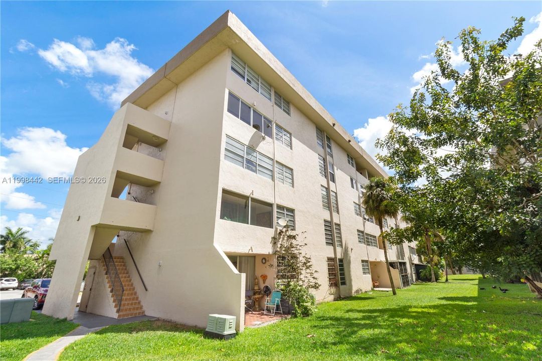 Vendido Recientemente: $259,000 (2 camas, 2 baños, 1026 Pies cuadrados)