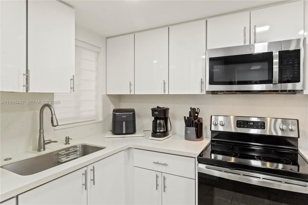 Vendido Recientemente: $259,000 (2 camas, 2 baños, 1026 Pies cuadrados)