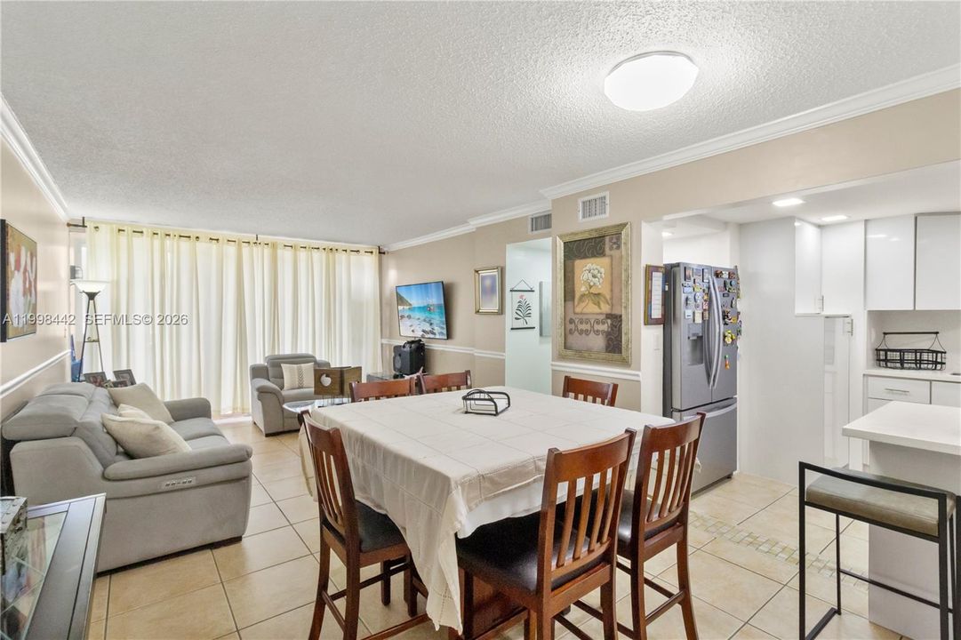 Vendido Recientemente: $259,000 (2 camas, 2 baños, 1026 Pies cuadrados)