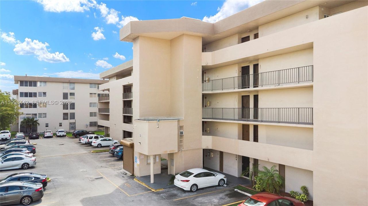 Vendido Recientemente: $259,000 (2 camas, 2 baños, 1026 Pies cuadrados)