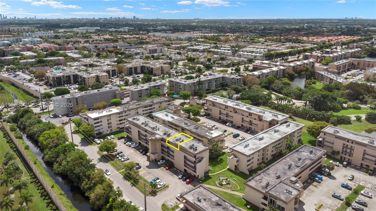 Vendido Recientemente: $259,000 (2 camas, 2 baños, 1026 Pies cuadrados)