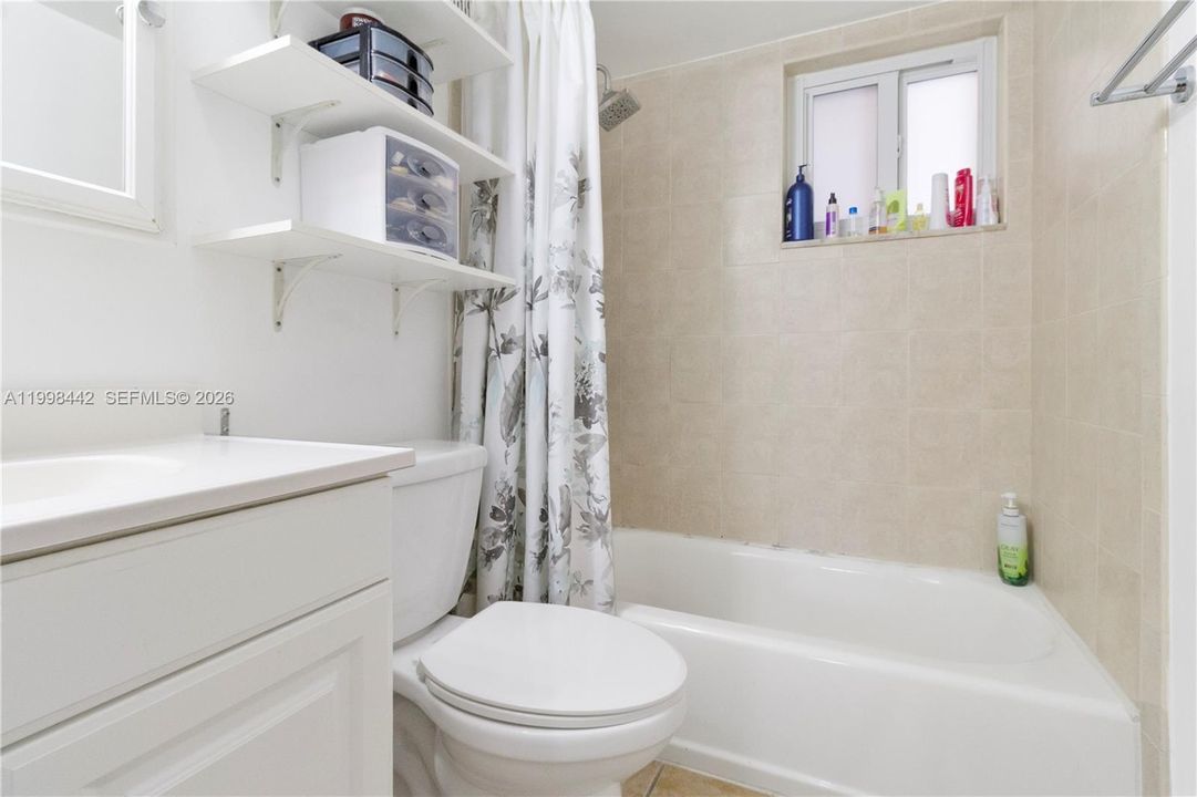 Vendido Recientemente: $259,000 (2 camas, 2 baños, 1026 Pies cuadrados)