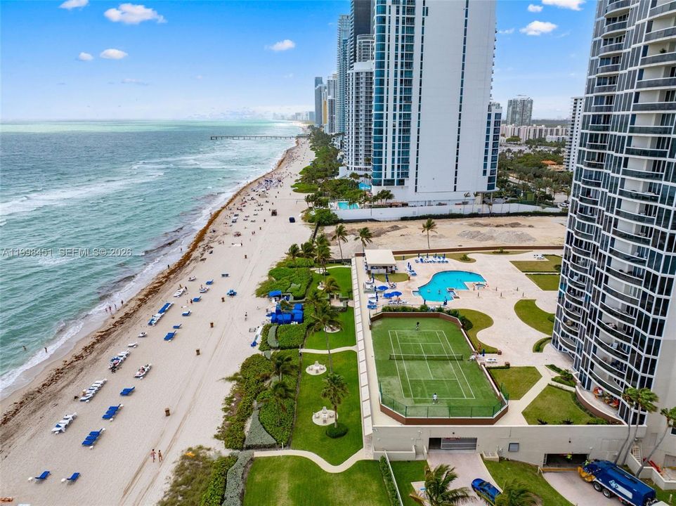 For Sale: $1,329,000 (2 beds, 2 baths, 1590 Square Feet)