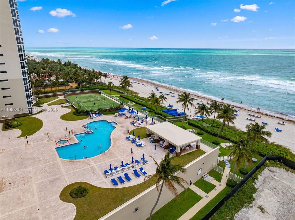 For Sale: $1,329,000 (2 beds, 2 baths, 1590 Square Feet)