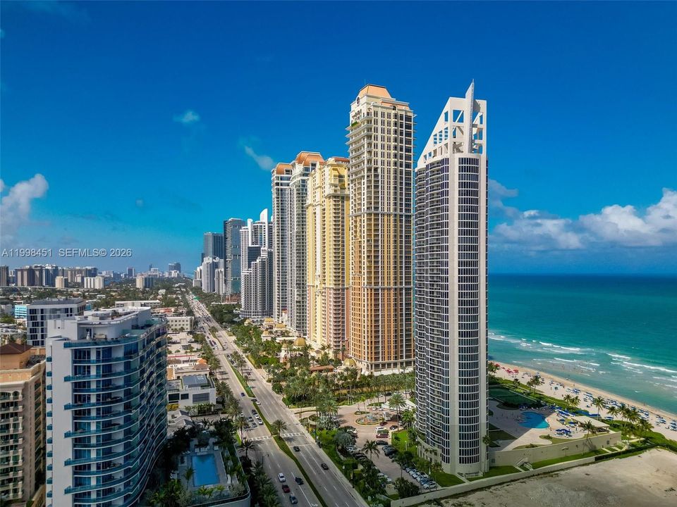 For Sale: $1,329,000 (2 beds, 2 baths, 1590 Square Feet)
