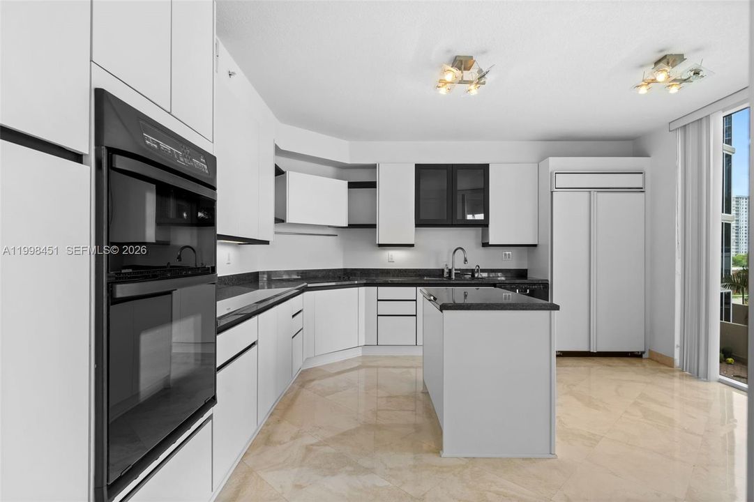 For Sale: $1,329,000 (2 beds, 2 baths, 1590 Square Feet)