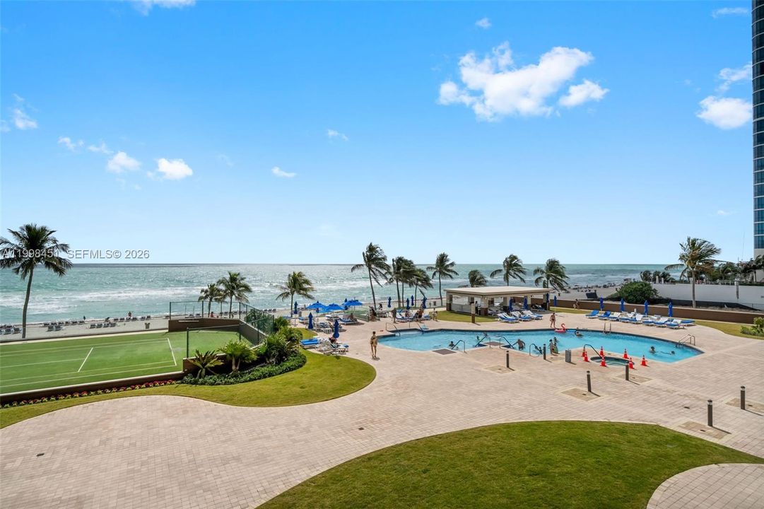 For Sale: $1,329,000 (2 beds, 2 baths, 1590 Square Feet)