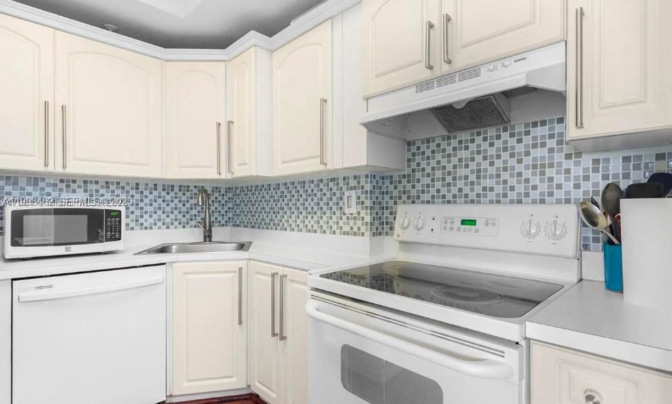 На продажу: $315,000 (1 спален, 1 ванн, 594 Квадратных фут)