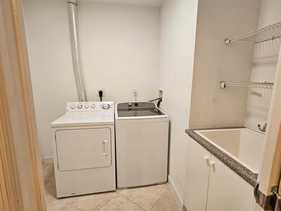 Laundry room with tub
