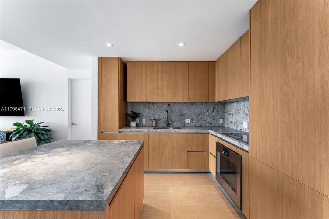 For Sale: $2,350,000 (2 beds, 2 baths, 1357 Square Feet)