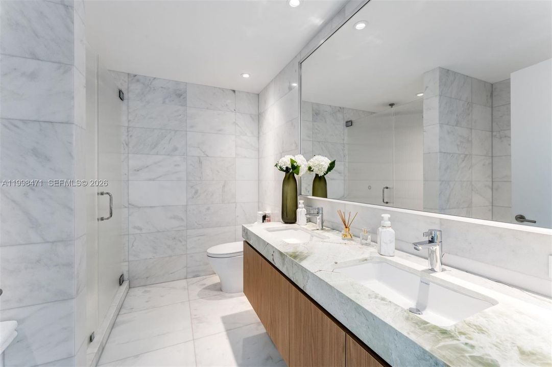 For Sale: $2,350,000 (2 beds, 2 baths, 1357 Square Feet)