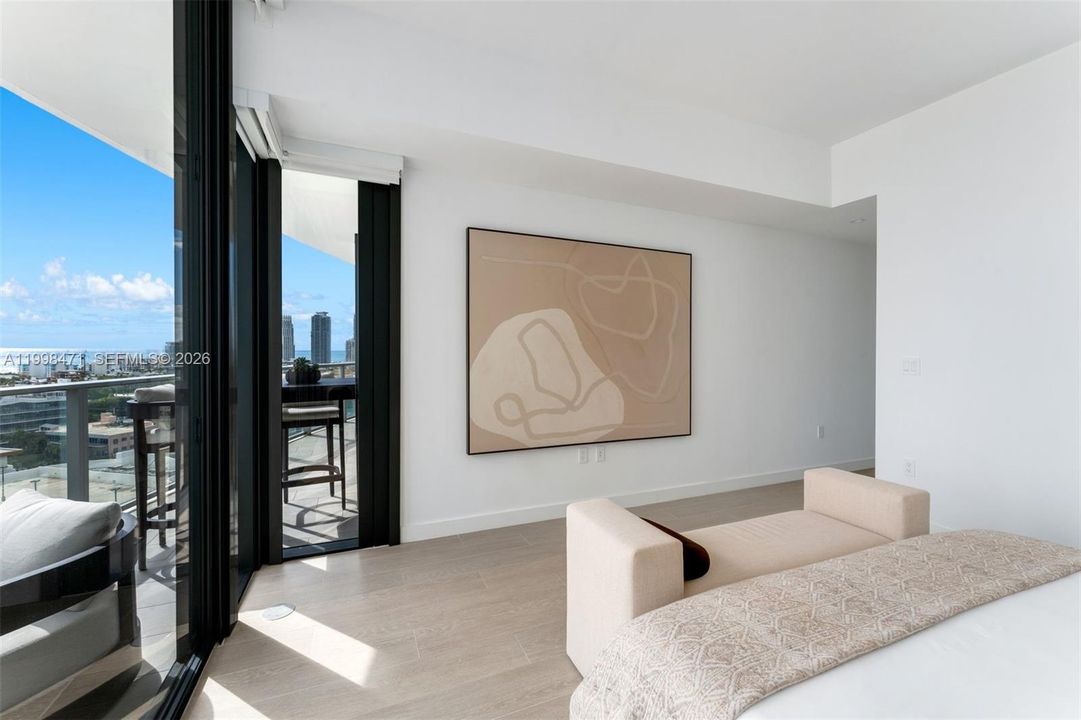 For Sale: $2,350,000 (2 beds, 2 baths, 1357 Square Feet)