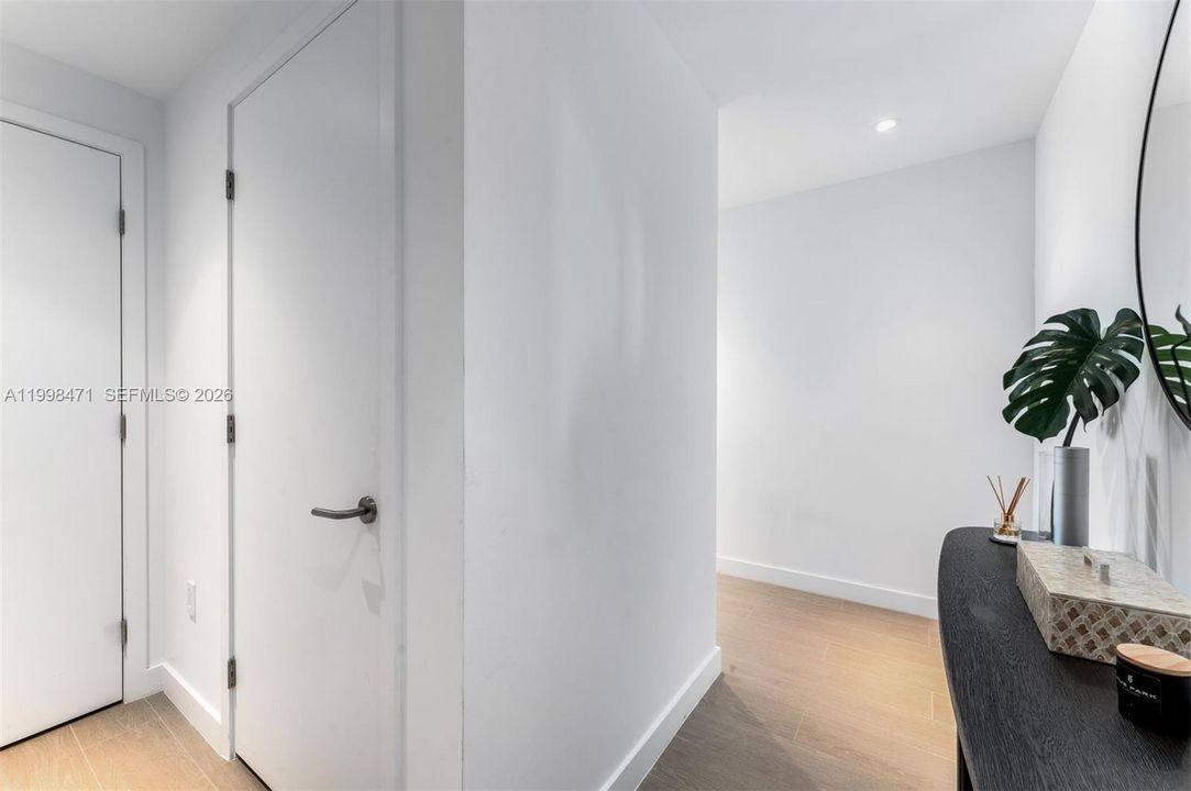 For Sale: $2,350,000 (2 beds, 2 baths, 1357 Square Feet)