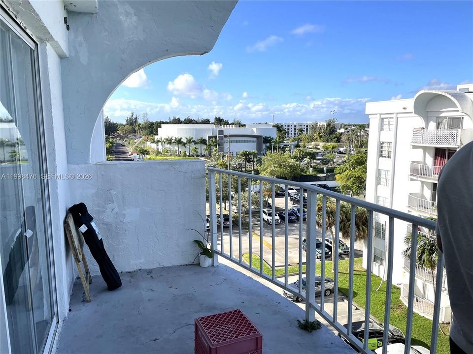 For Sale: $149,000 (2 beds, 2 baths, 1036 Square Feet)