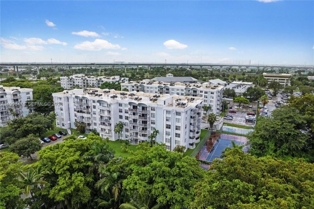 For Sale: $149,000 (2 beds, 2 baths, 1036 Square Feet)