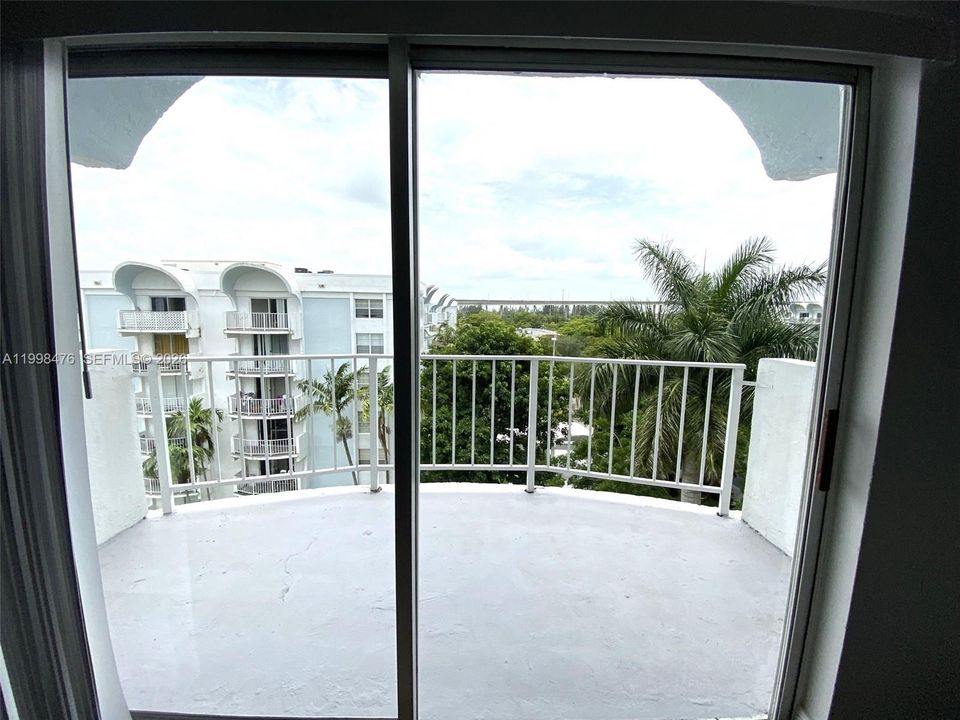 For Sale: $149,000 (2 beds, 2 baths, 1036 Square Feet)