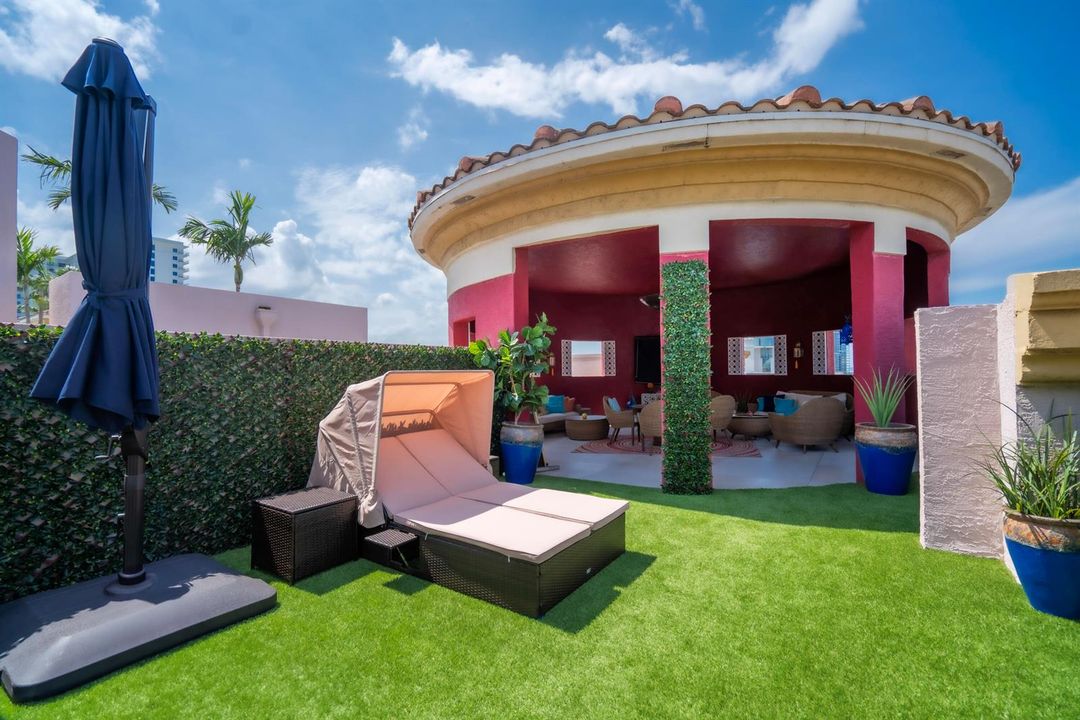 ROOFTOP PATIO